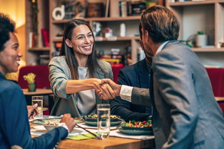 Meeting-GettyImages-filadendron.jpg