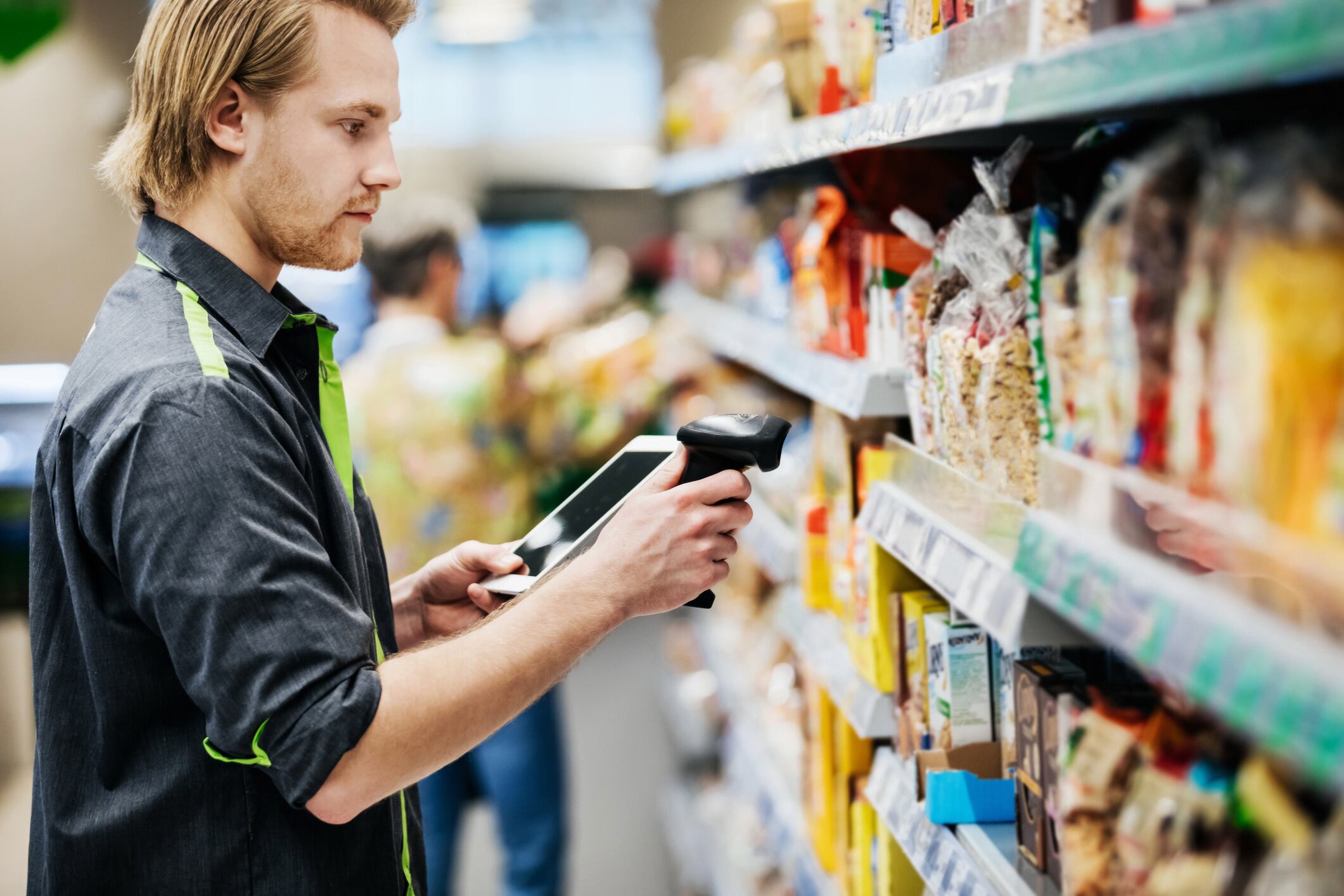 GroceryAid provides support for grocery workers across the UK.