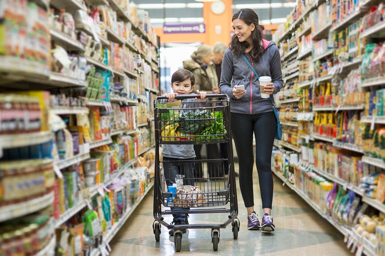 FMI-US-grocery-shoppers-frequent-more-stores-per-month.jpg