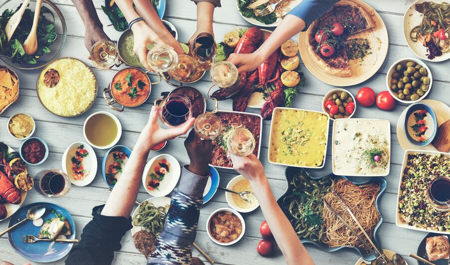 friends, food, meal, vegetarian, healthy Copyright Rawpixel Ltd