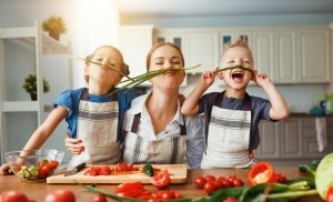 GettyImages-evgenyatamanenko - children kids family cooking