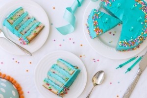 GettyImages-RuthBlack - Blue cake