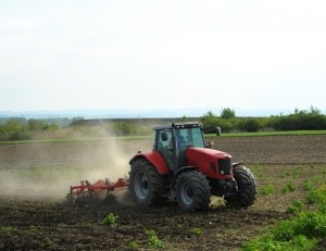 GettyImages-xeipe tractor farm chemical spraying fertiliser pesticide soil