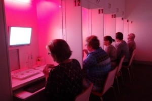 University_of_Queensland_Taste_testing_booths_using_red_lighting-text2725