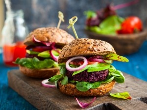 veggie burger, beetroot quinoa  Copyright Sarsmis