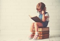child reading - evgenyatamanenko