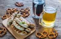 german food beer sausage pretzel Droits d'auteur AlexPro9500