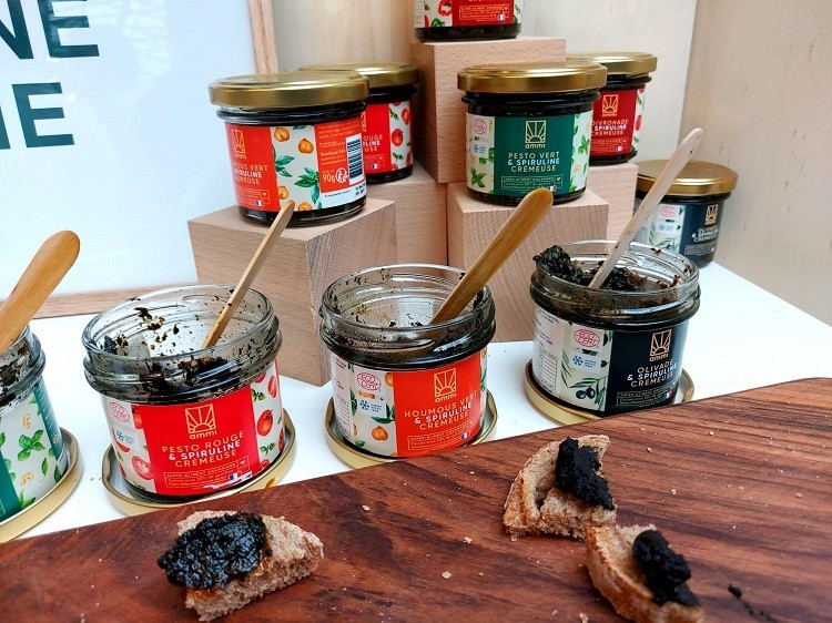 Spreads made from blue-green algae