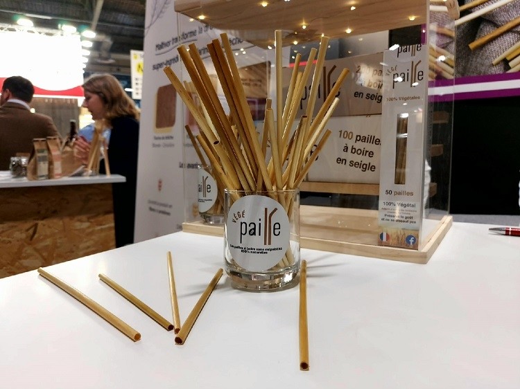 Replacing plastic straws with rye