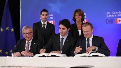 Justin Trudeau, Jean-Claude Juncker and Donald Tusk sign CETA during the European Union-Canada Leaders’ Summit