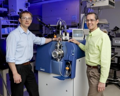 Picture: ORNL. An open port sampling probe developed by ORNL's Vilmos Kertesz (left) and Gary Van Berkel is among several mass spec technologies licensed to SCIEX