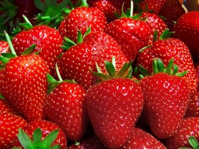 Vertical farming could extend British strawberry season / Pic: iStock-fanelie 