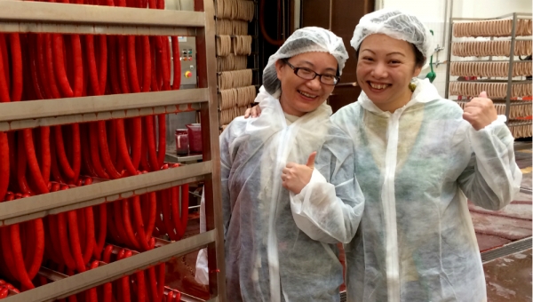 representatives from Chinese supermarket Lianhua visit to Svenstrup factory