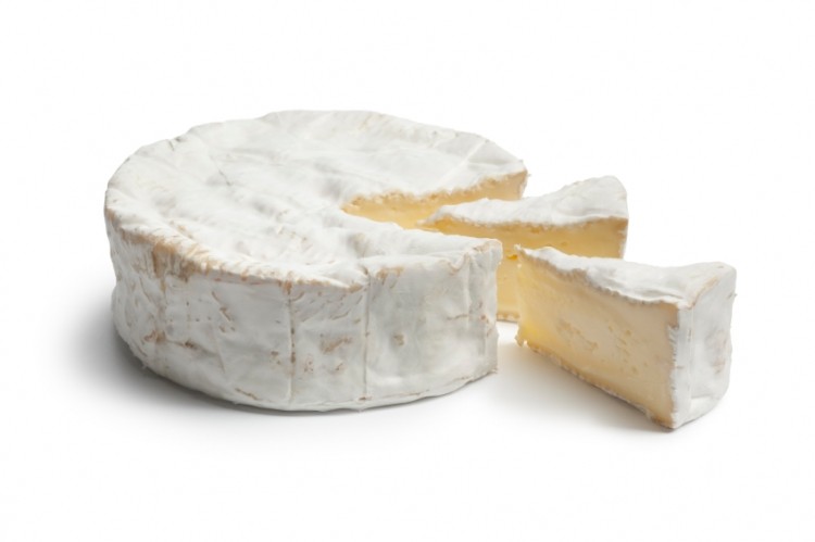 The research team used soft cheese as a model product to test how serving suggestion images affect consumer perceptions. (© iStock.com) 