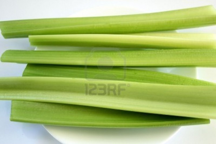Using high speed circular blades to top and tail celery could lead to quality issues