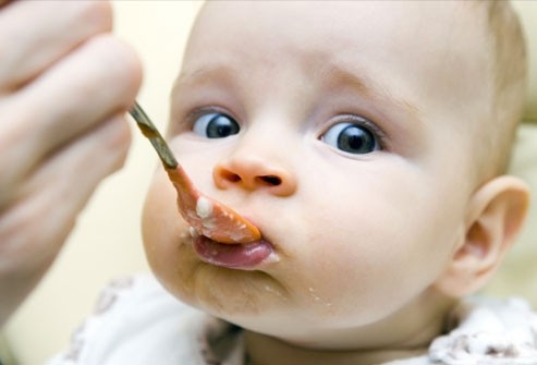 Dangers of Feeding Your Baby Solids Too Soon