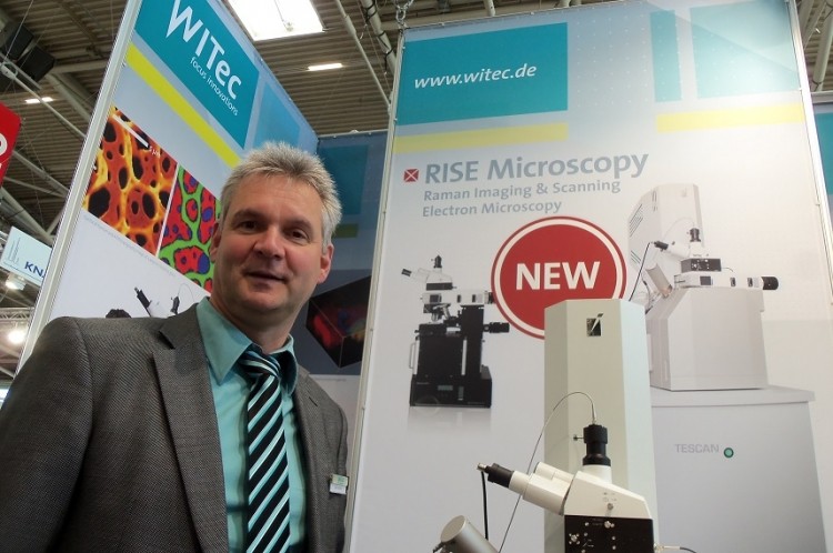 Dr Olaf Hollricher explained the device to FQN at Analytica