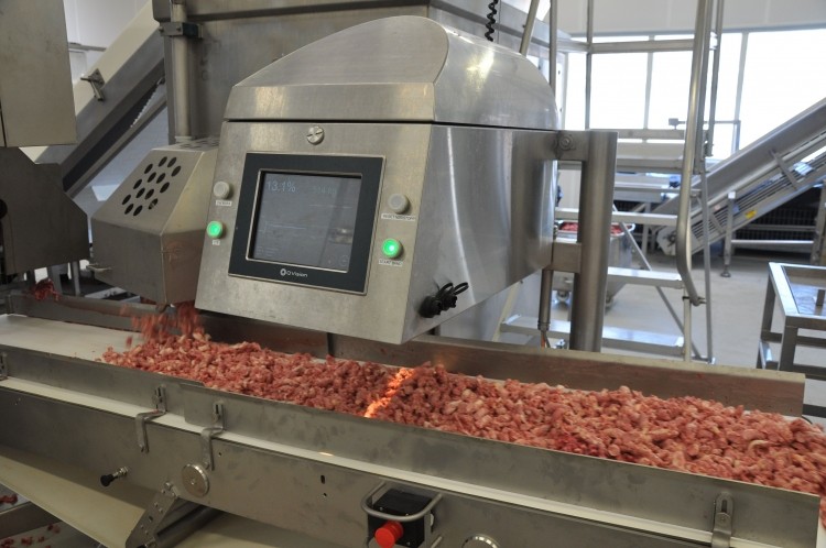 The system is able to penetrate meat up to 25mm