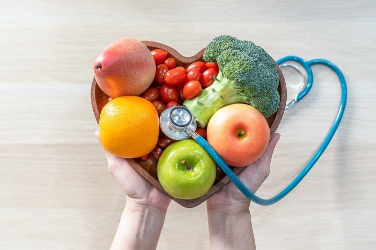Following a healthy, nutritious diet helps reduce risk of non-communicable diseases (NCDs) and extends life expectancy. But by how long? GettyImages/Chinnapong