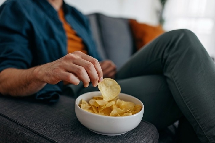 Replacing natural gas with sustainability electricity for the production of crisps will lead to a reduction of around 50% CO2, with the aim of achieving a 98% reduction. GettyImages/supersizer