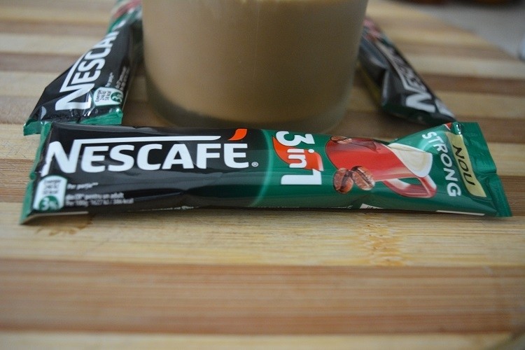Nestlé says slightly different ratios of coffee, creamer, and sugar exist in its Nescafé 3in1 to meet local consumer preferences ©GettyImages/ Kitzzeh