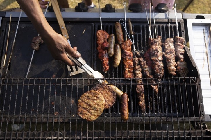Many consumers, including non-Muslims, are gravitating towards halal food because of its tracability. Image Source: SolStock/Getty Images
