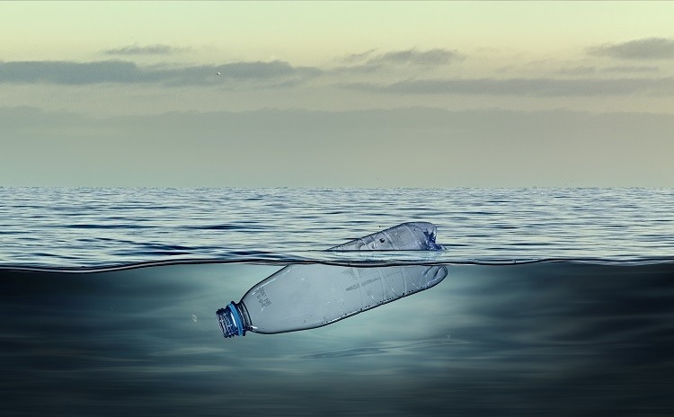 As stakeholders – from FMCGs to governments, NGOs and alt plastic entrepreneurs – work to turn the tide on the global plastics problem, FoodNavigator asks: who is responsible for repairing our polluted system? GettyImages/posteriori