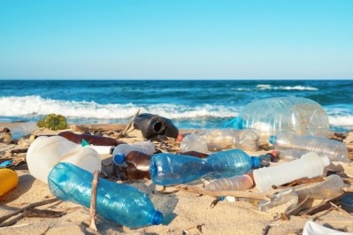 Efforts to cut plastic use should be weighed against food waste, experts argue / Pic: GettyImages-Larina Marina