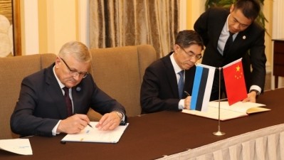 Tarmo Tamm (left) signing the poultry meat protocol with Chinese export authorities