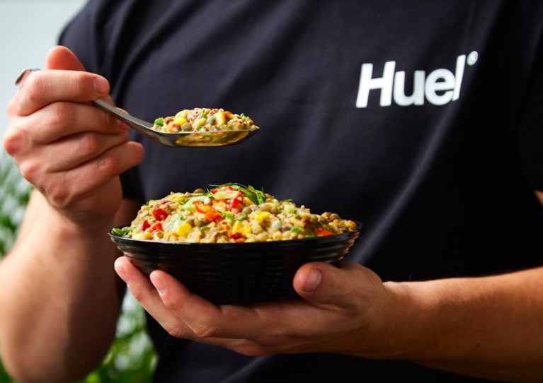 Huel Hot and Savory Instant Meal Replacement - Cajun Pasta - 14 Scoops  Packed with 100% Nutritionally Complete Food, Including 25g of Protein, 6g  of